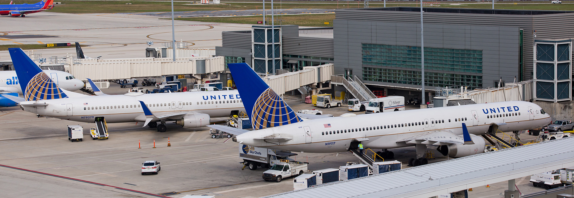 United Airlines jets at terminal with Jetway attached – landscape view